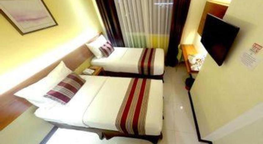 Biz Boulevard Hotel Manado Exterior photo