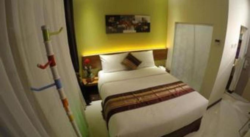 Biz Boulevard Hotel Manado Exterior photo